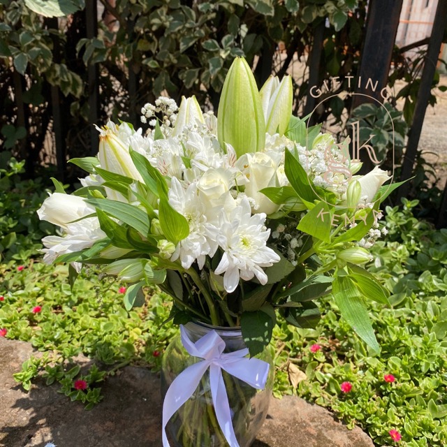 Vase Flower Arrangement – 7
